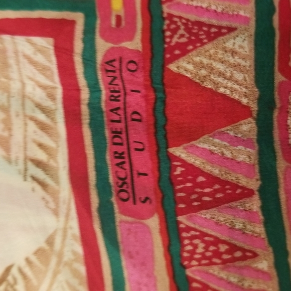 Beautiful silk Oscar De La Renta Studio Scarf - Picture 2 of 8